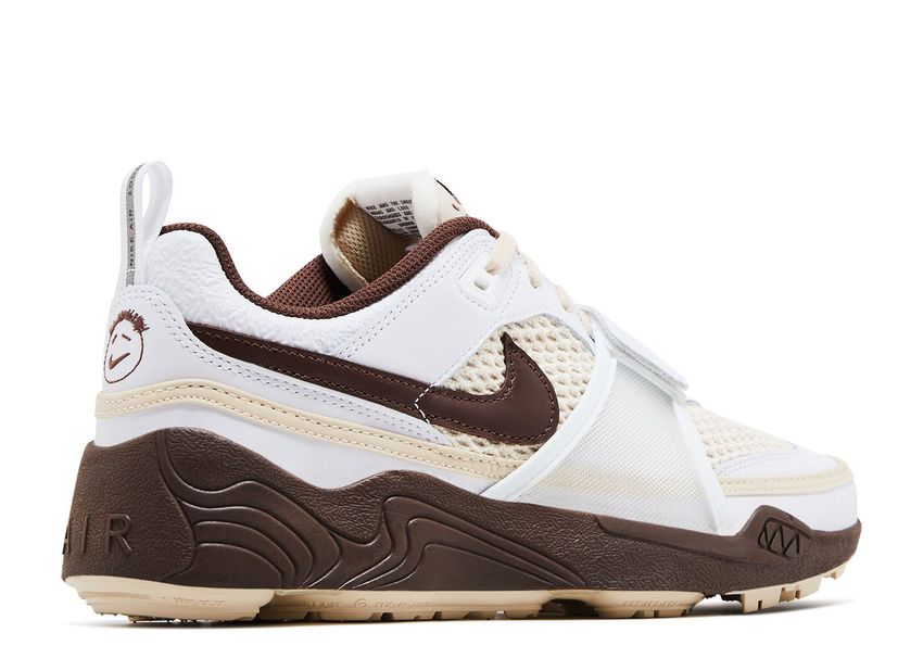 Travis Scott x Nike Zoom Field Jaxx “Light Chocolate”